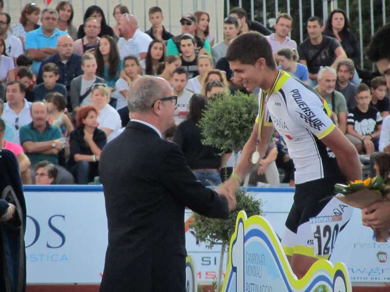 Joseba Fern&aacute;ndez, nuevo Campe&oacute;n del Mundo, hace historia en el patinaje de velocidad